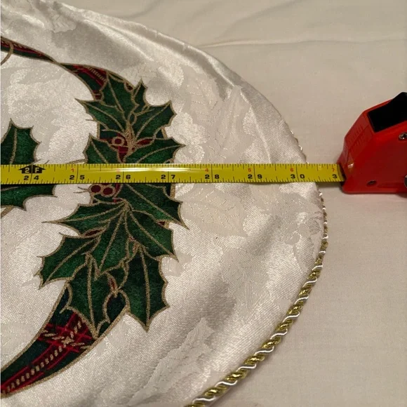 Lenox Holiday Nouveau Oval Table Runner  Centerpiece - Picture 6 of 7